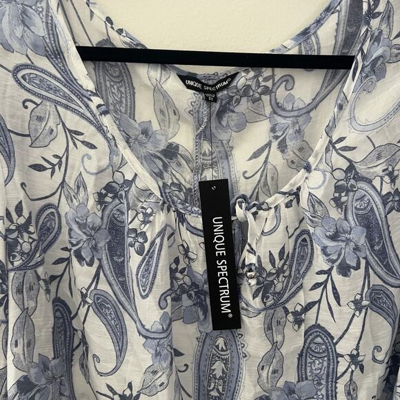 NWT Unique Spectrum Womens Top White And Blue Floral Paisley Size 3x - Picture 3 of 9